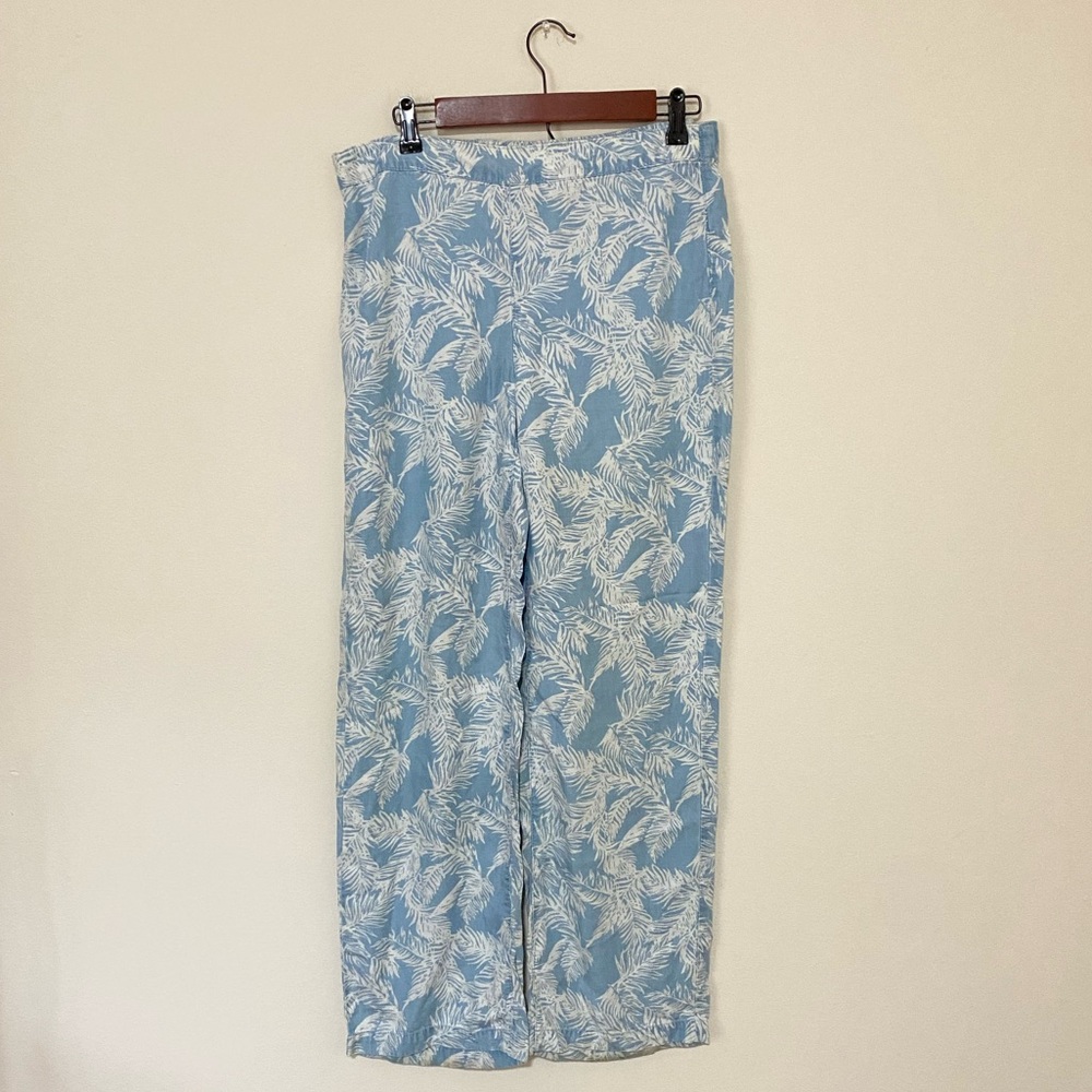 Chico's Light Blue and White Tropical Patterned Pull On Straight Leg Pants Sz 00
